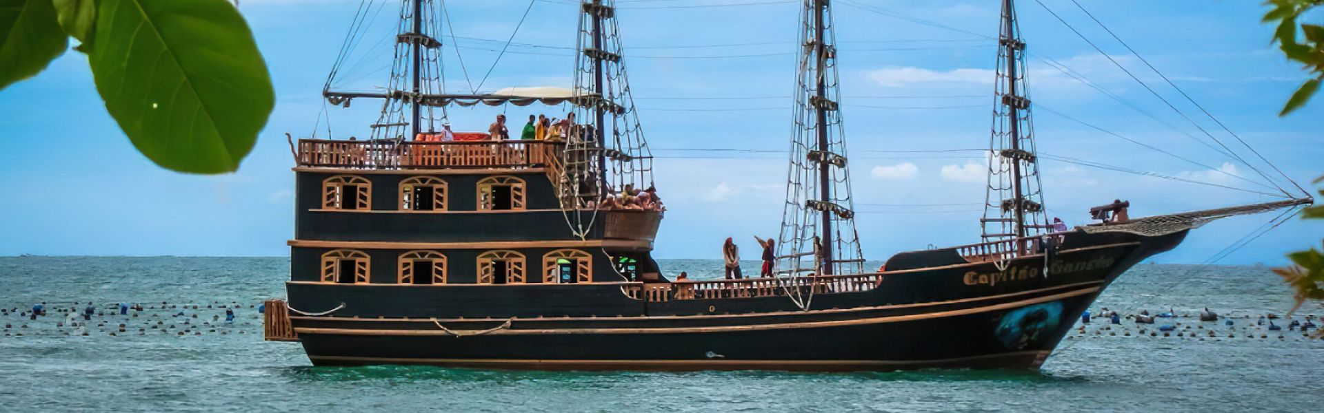 Tour Privativo Barco Pirata + Parque Unipraias - Seu Dia Perfeito em Balneário Camboriú!