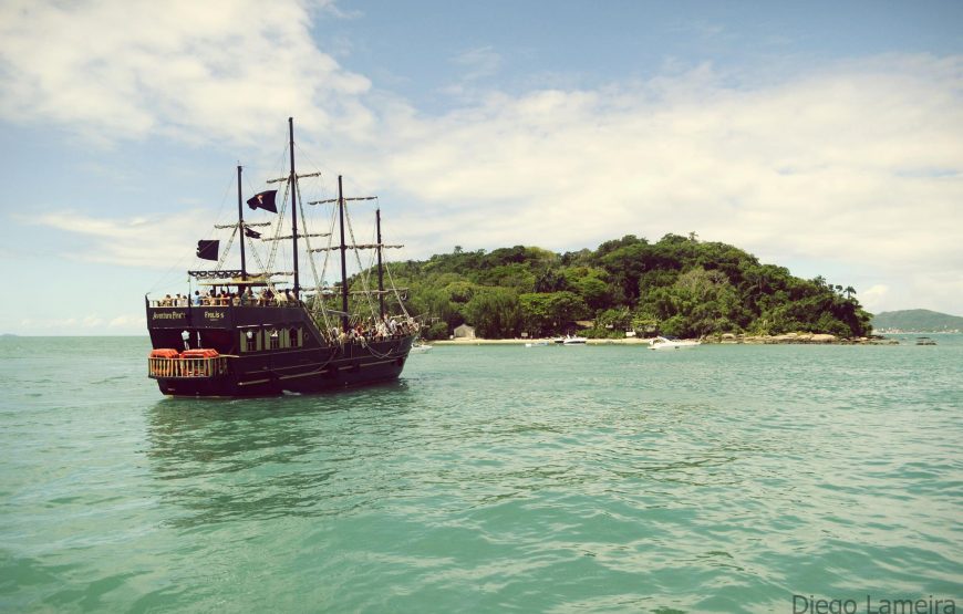 Passeio Privativo para o Barco Pirata à Praia de Laranjeiras - Saindo dos hotéis de Balneário Camboriú