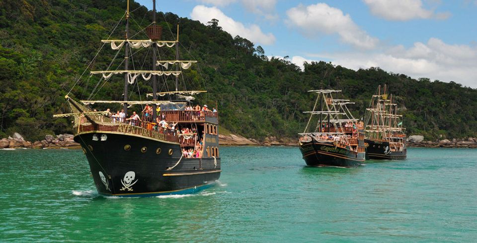 Tour Privativo Barco Pirata + Parque Unipraias - Seu Dia Perfeito em Balneário Camboriú!