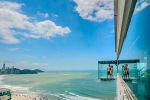 BC PASS SABORES & ATITUDES: Traslado a Barra Sul + Ingressos: Unipraias, Oceanic Aquarium, Summit + Almoço na Praia de Laranjeiras e Jantar O Pharol - Saindo dos hotéis de Balneário Camboriú